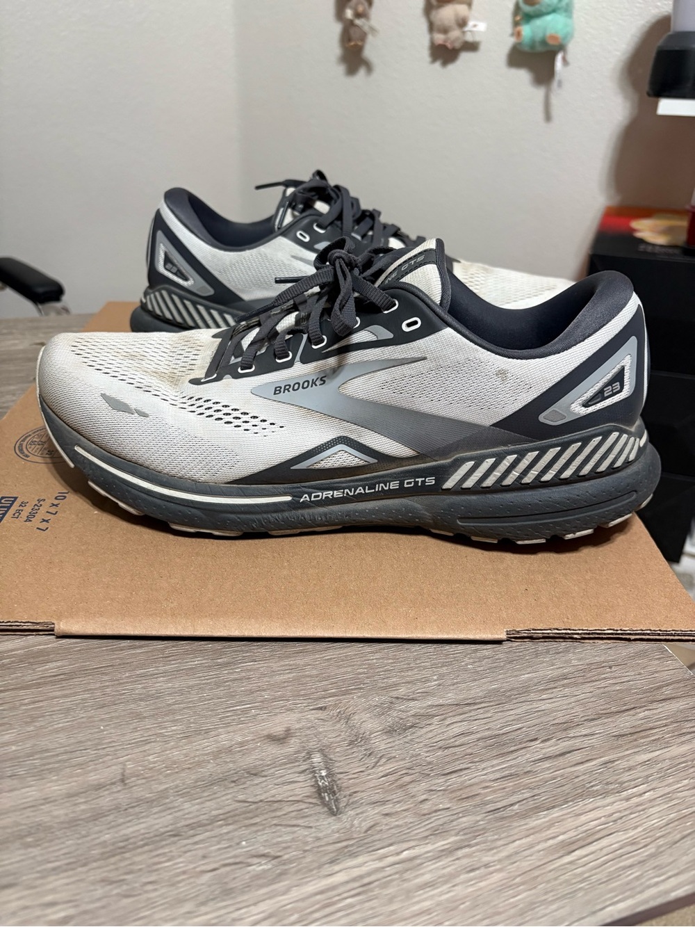 Size 13 - Brooks Adrenaline GTS 23 Mens Running Shoes White Grey Black